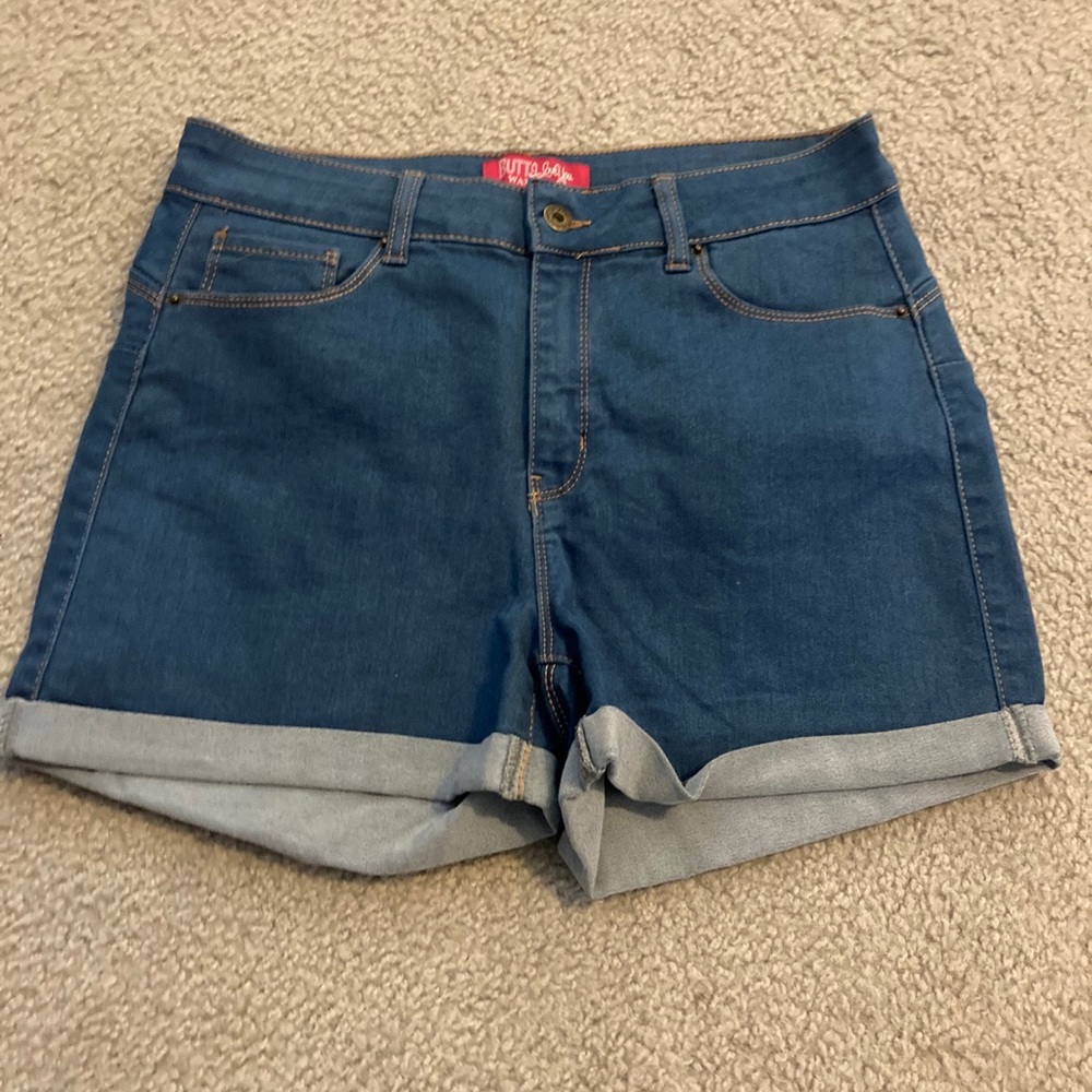 🔹Denim stretch shorts!